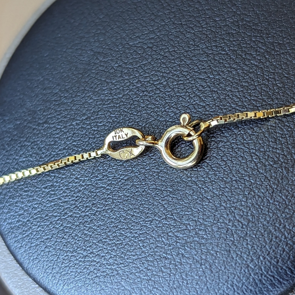 Beautiful Italian Gold Necklace - Picture 4 of 6